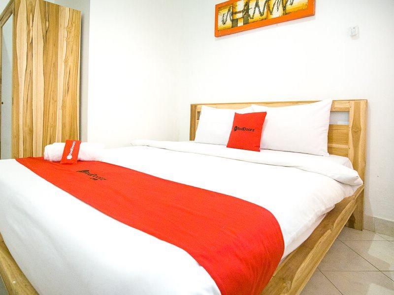 Hotel Reddoorz @ Jalan Gatot Subroto Denpasar Exterior foto
