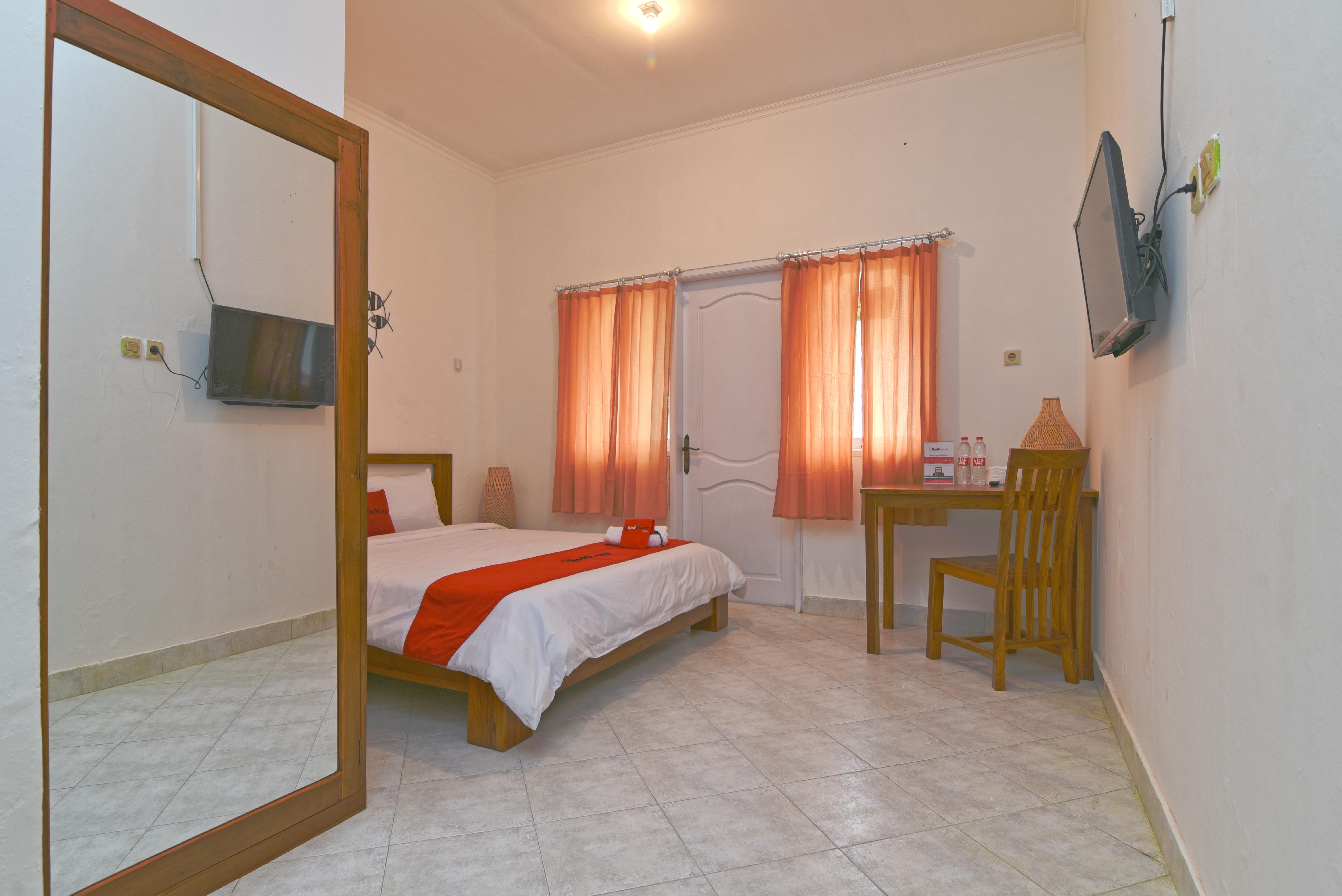 Hotel Reddoorz @ Jalan Gatot Subroto Denpasar Exterior foto