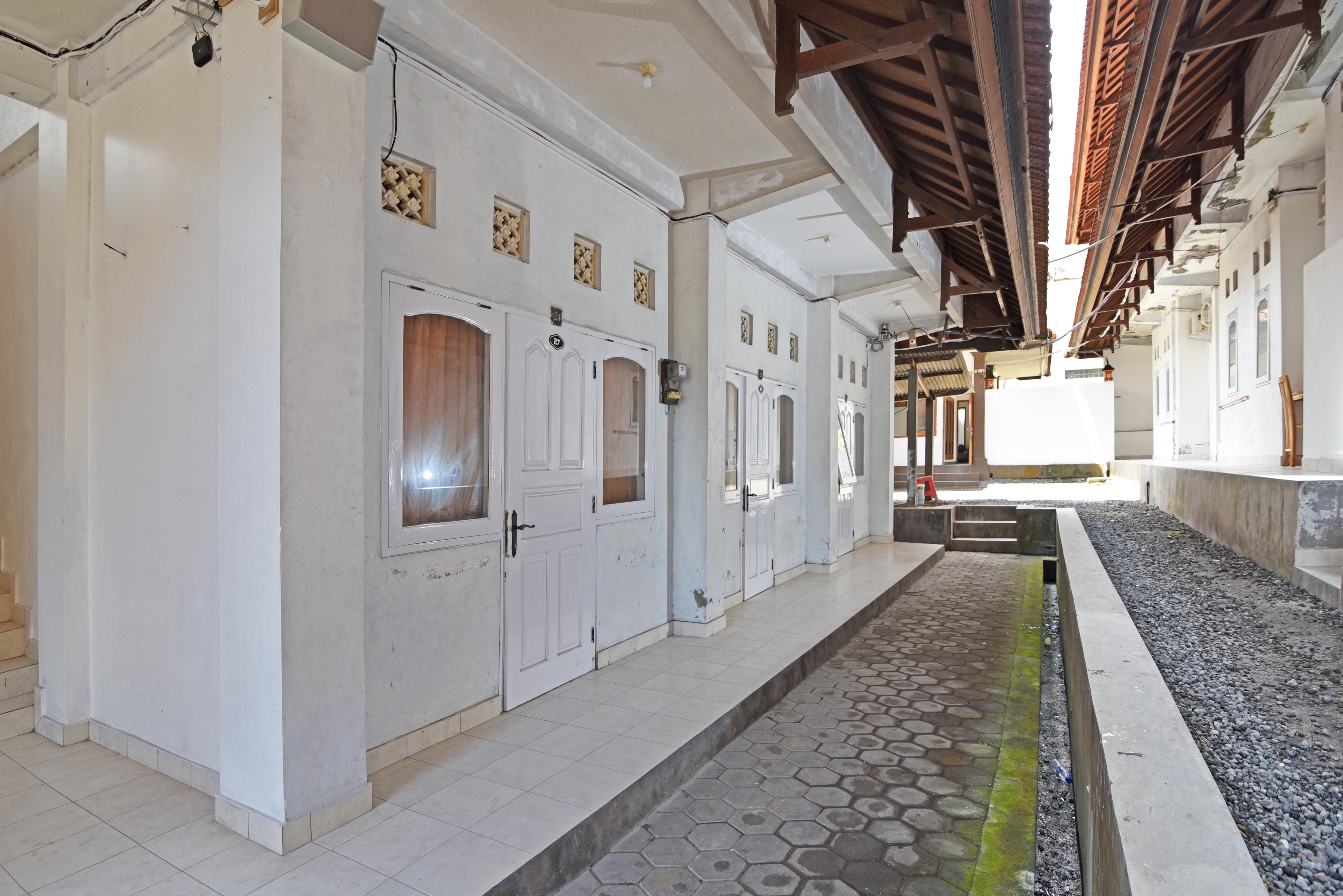 Hotel Reddoorz @ Jalan Gatot Subroto Denpasar Exterior foto